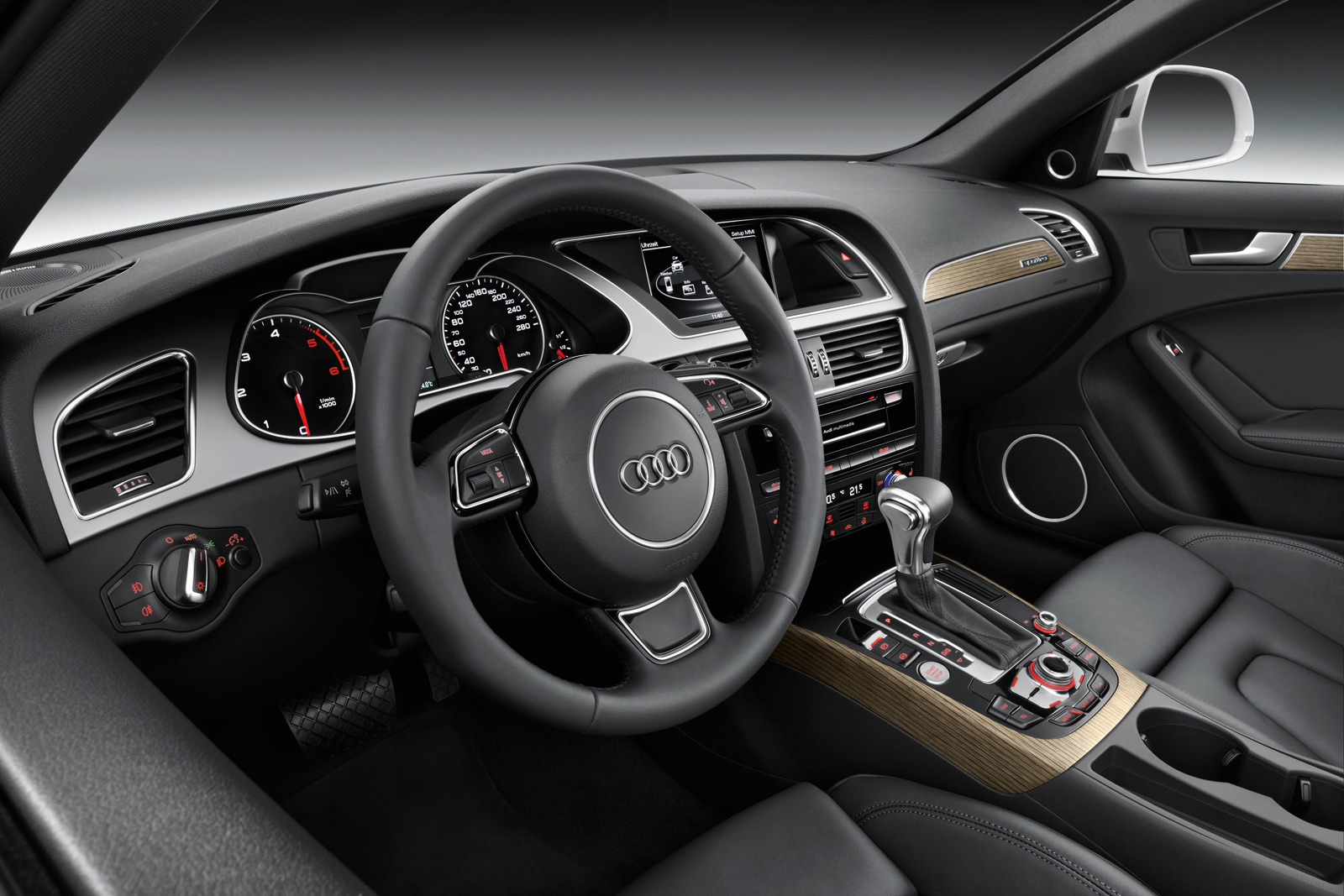 Новая Audi A4 салон